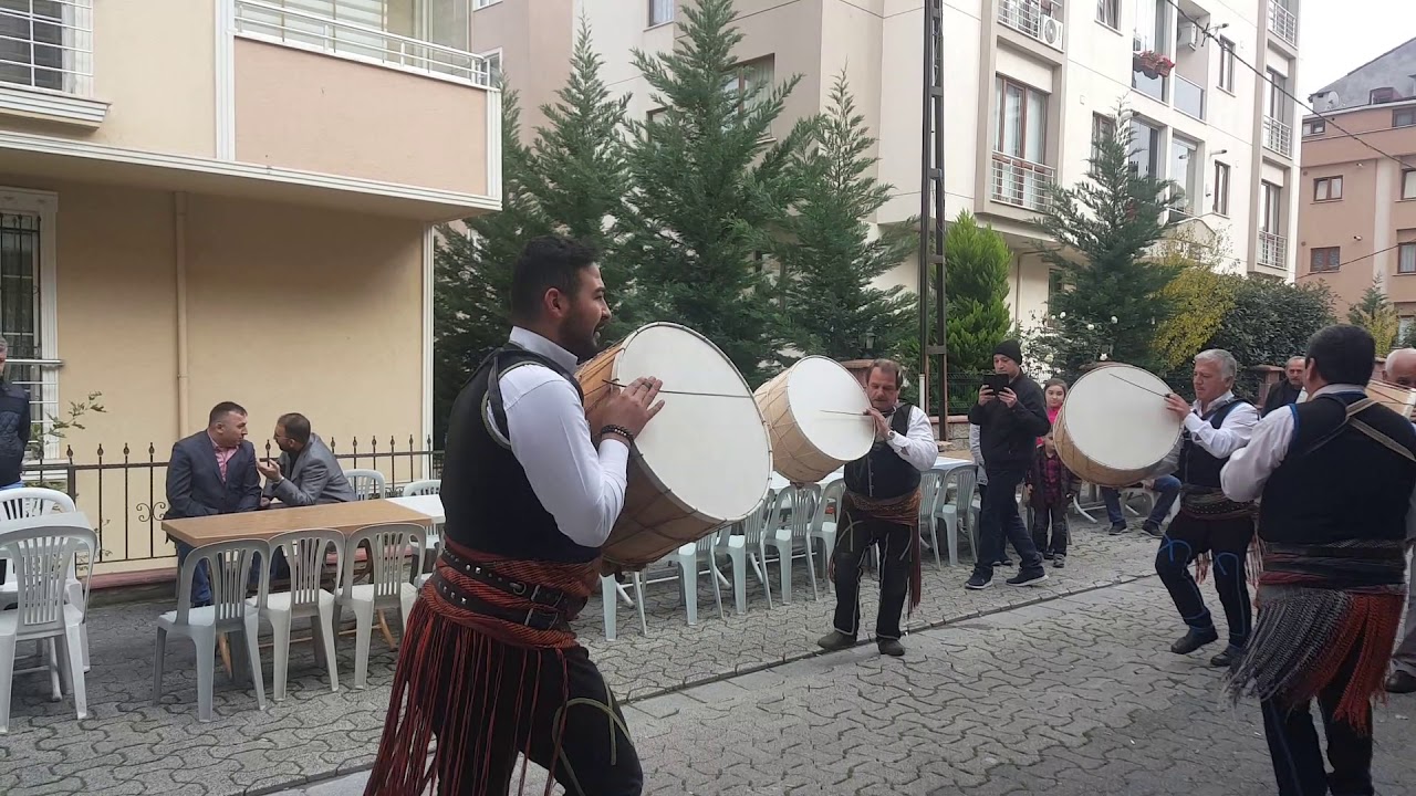 Geniş Alanlarda Kalabalık Ekiplerle Daha Etkili Gösteriler